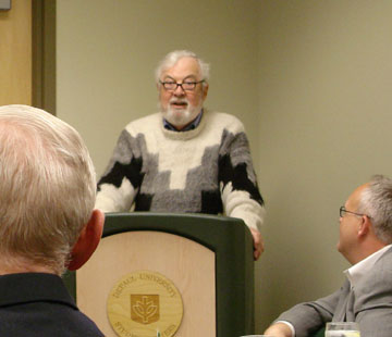 Fr. Poole speaks at award dinner